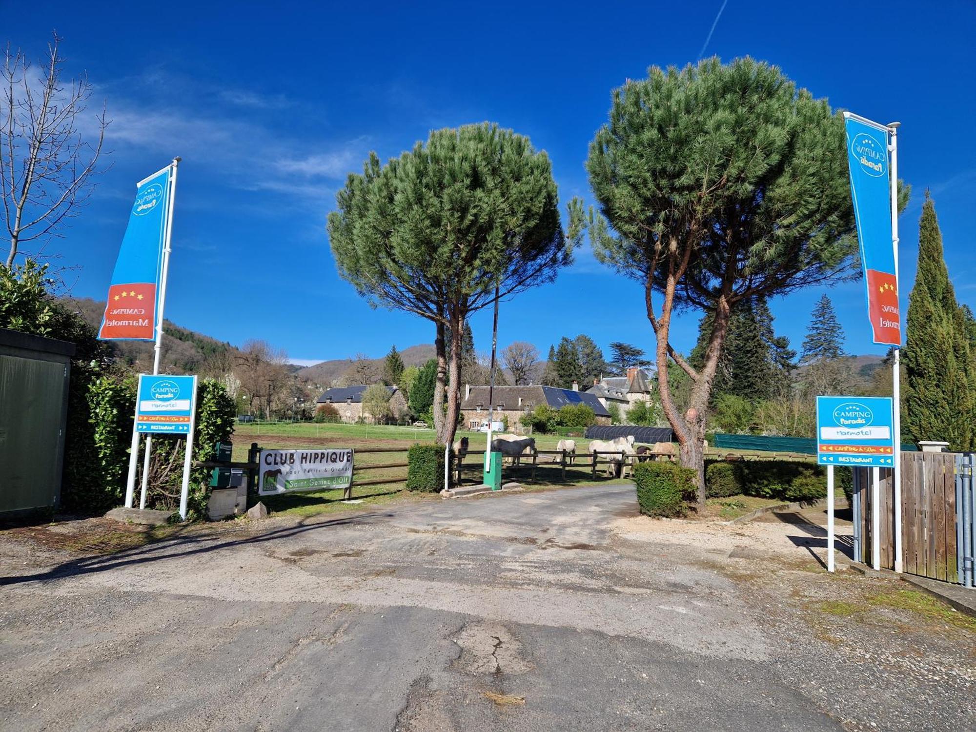 Marmotel Village Saint-Geniez-dʼOlt Esterno foto